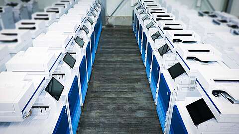 Drucker der Marke HP in einer MODOX-Lagerhalle