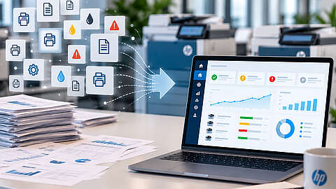 Symbole von Druckern, Dokumenten und Statusmeldungen, die auf den Bildschirm eines Laptops fließen, auf dem ein Dashboard zur Datenanalyse angezeigt wird.
