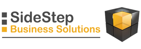 SideStep Logo Logo mit dem Text „Business Solutions“ in fetter gelber Schrift neben einem dreidimensionalen gelb-grauen Würfeldesign, das Innovation und Professionalität symbolisiert.